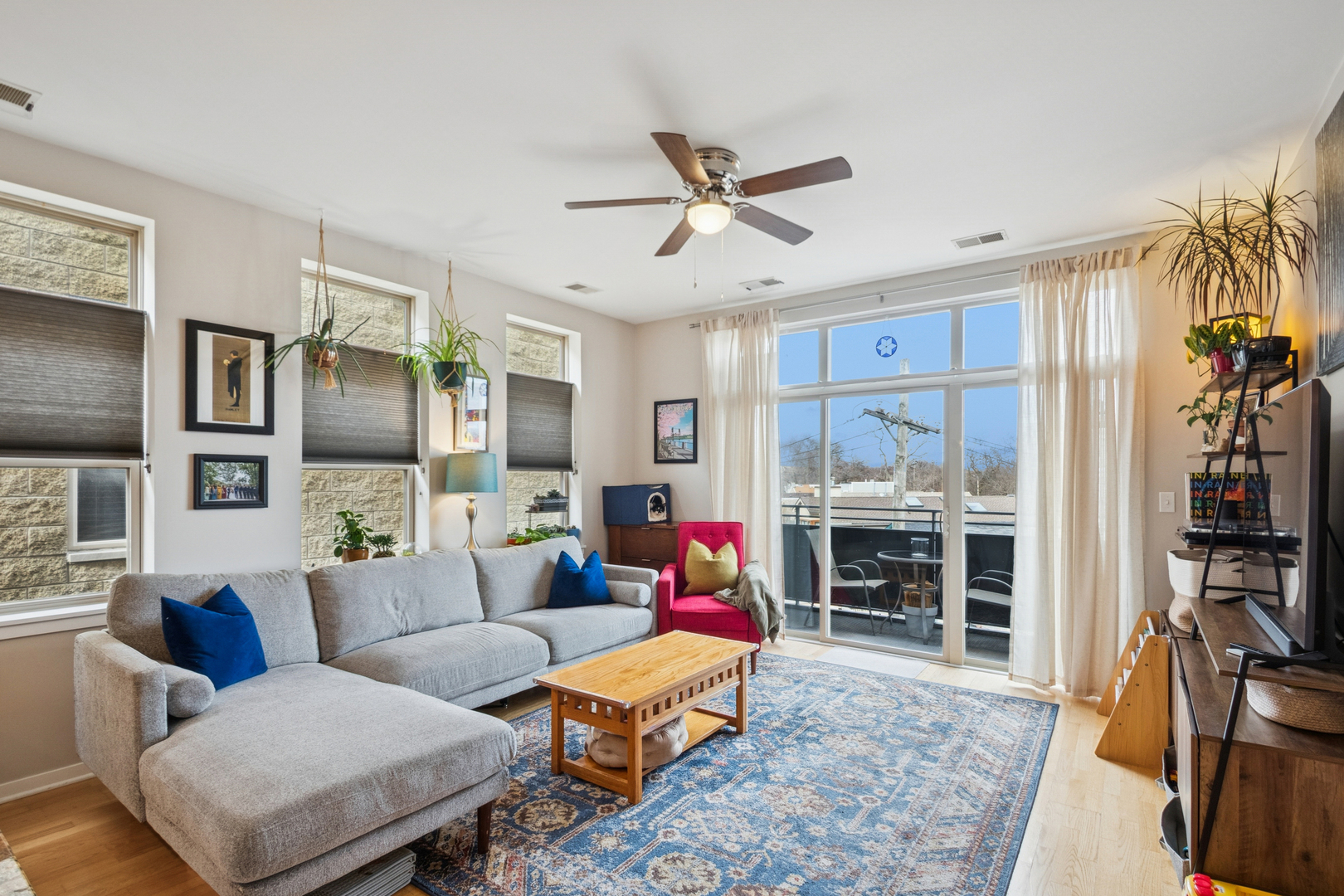 2923 N CLYBOURN Avenue Unit: 403