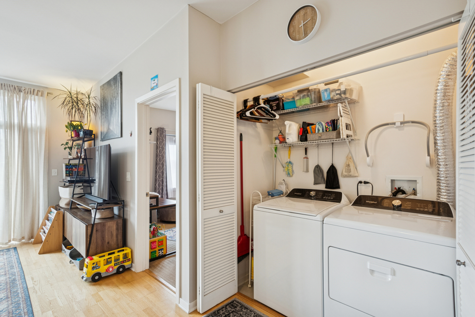2923 N CLYBOURN Avenue Unit: 403