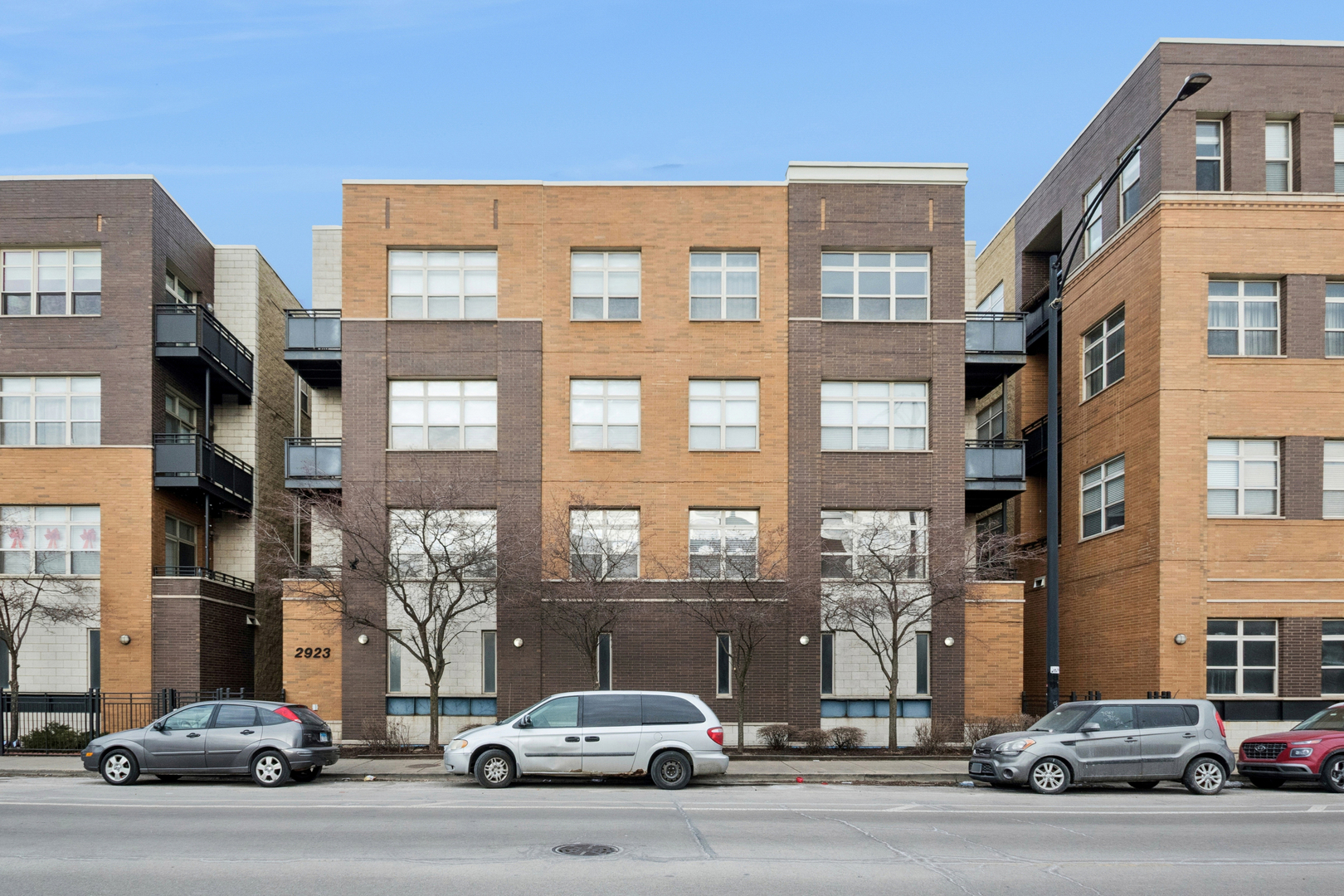 2923 N CLYBOURN Avenue Unit: 403