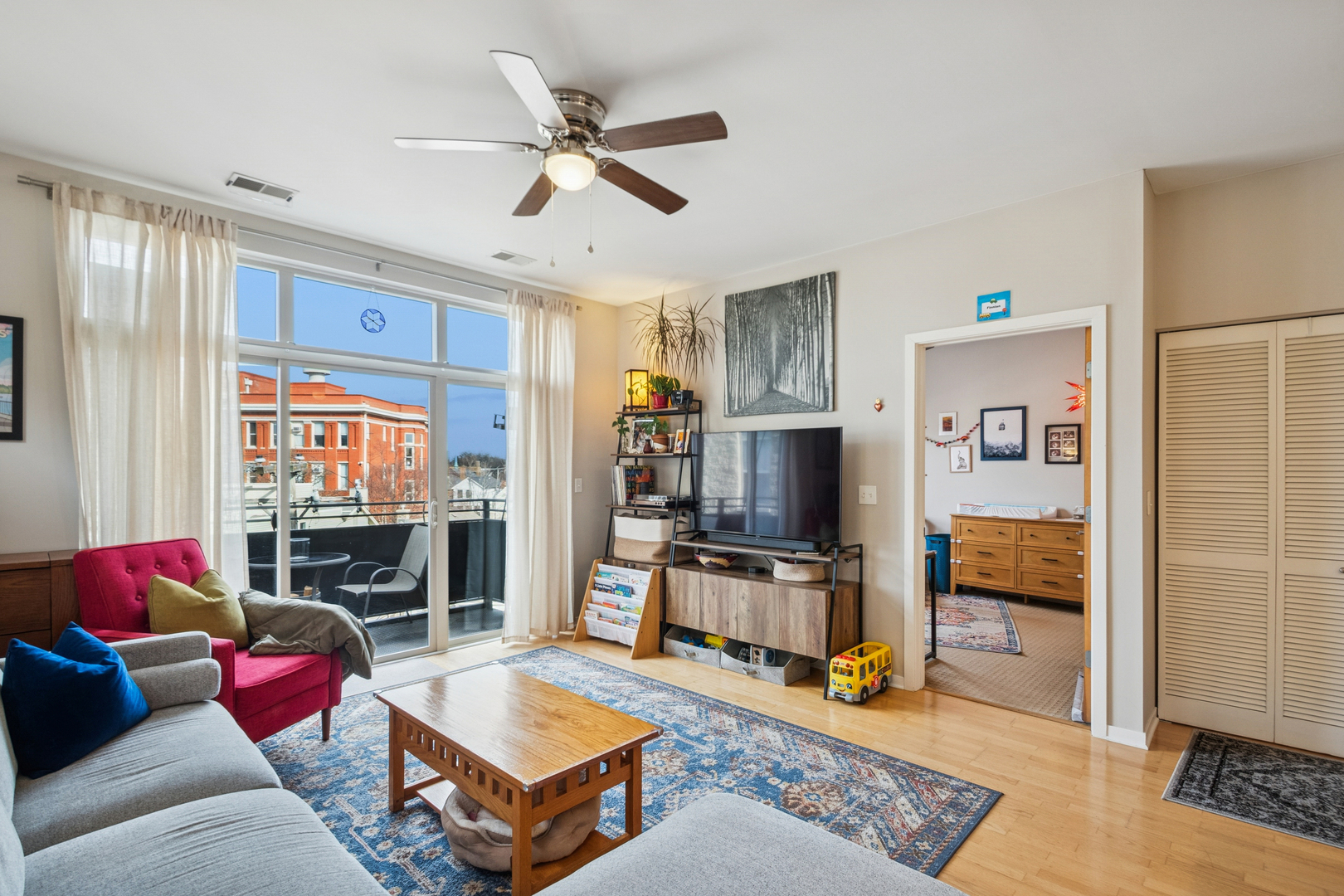 2923 N CLYBOURN Avenue Unit: 403