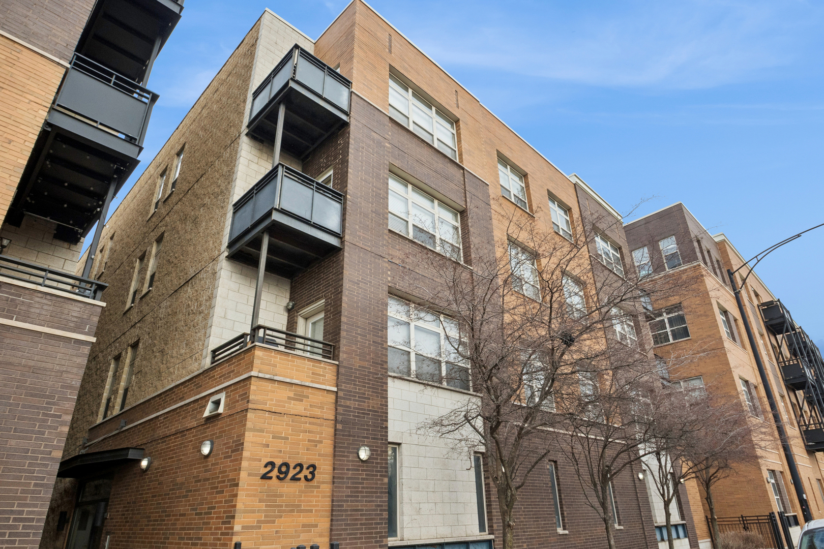 2923 N CLYBOURN Avenue Unit: 403