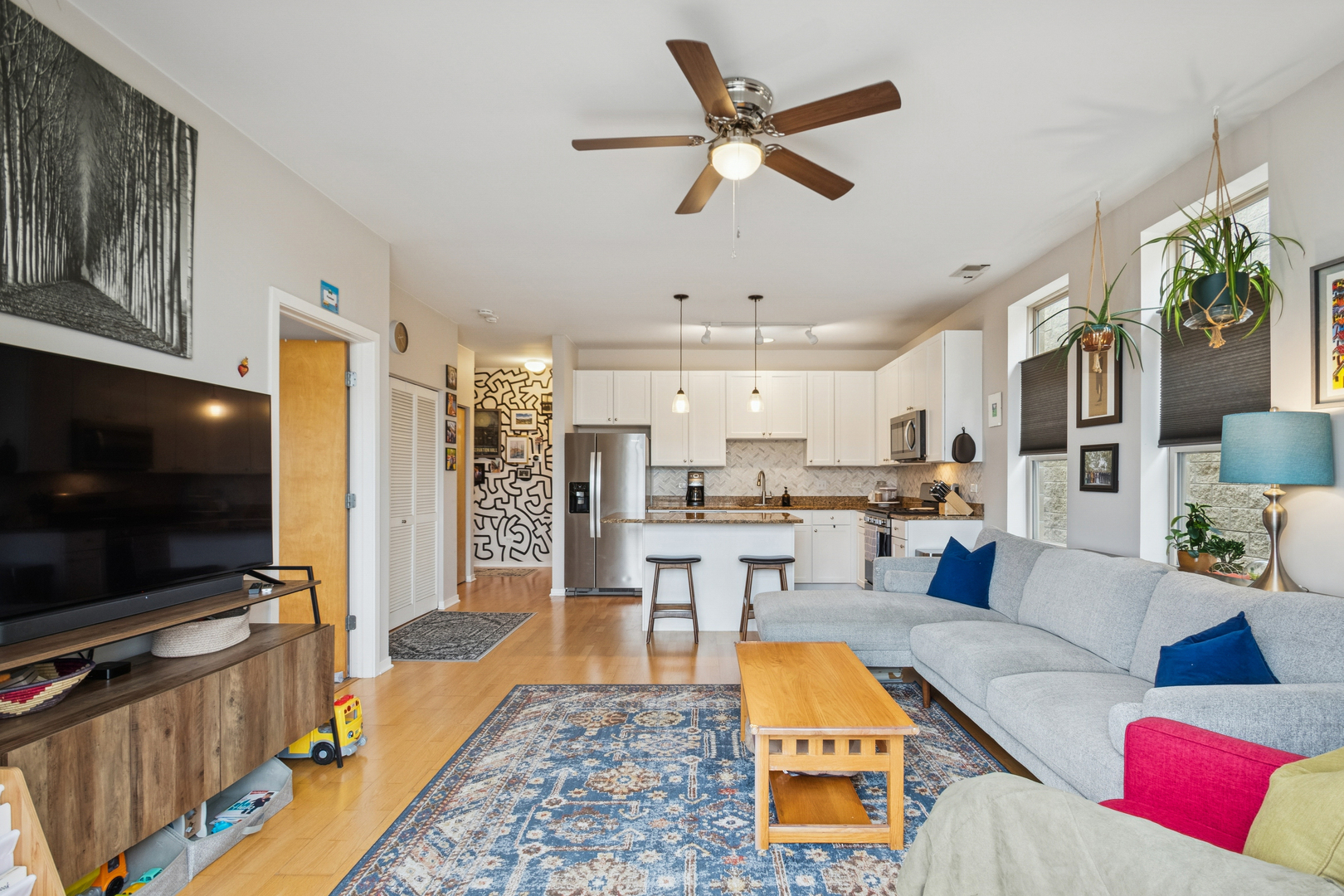 2923 N CLYBOURN Avenue Unit: 403