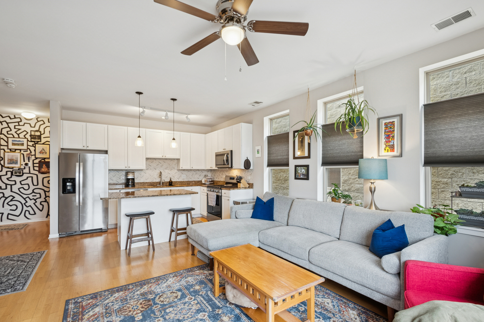 2923 N CLYBOURN Avenue Unit: 403