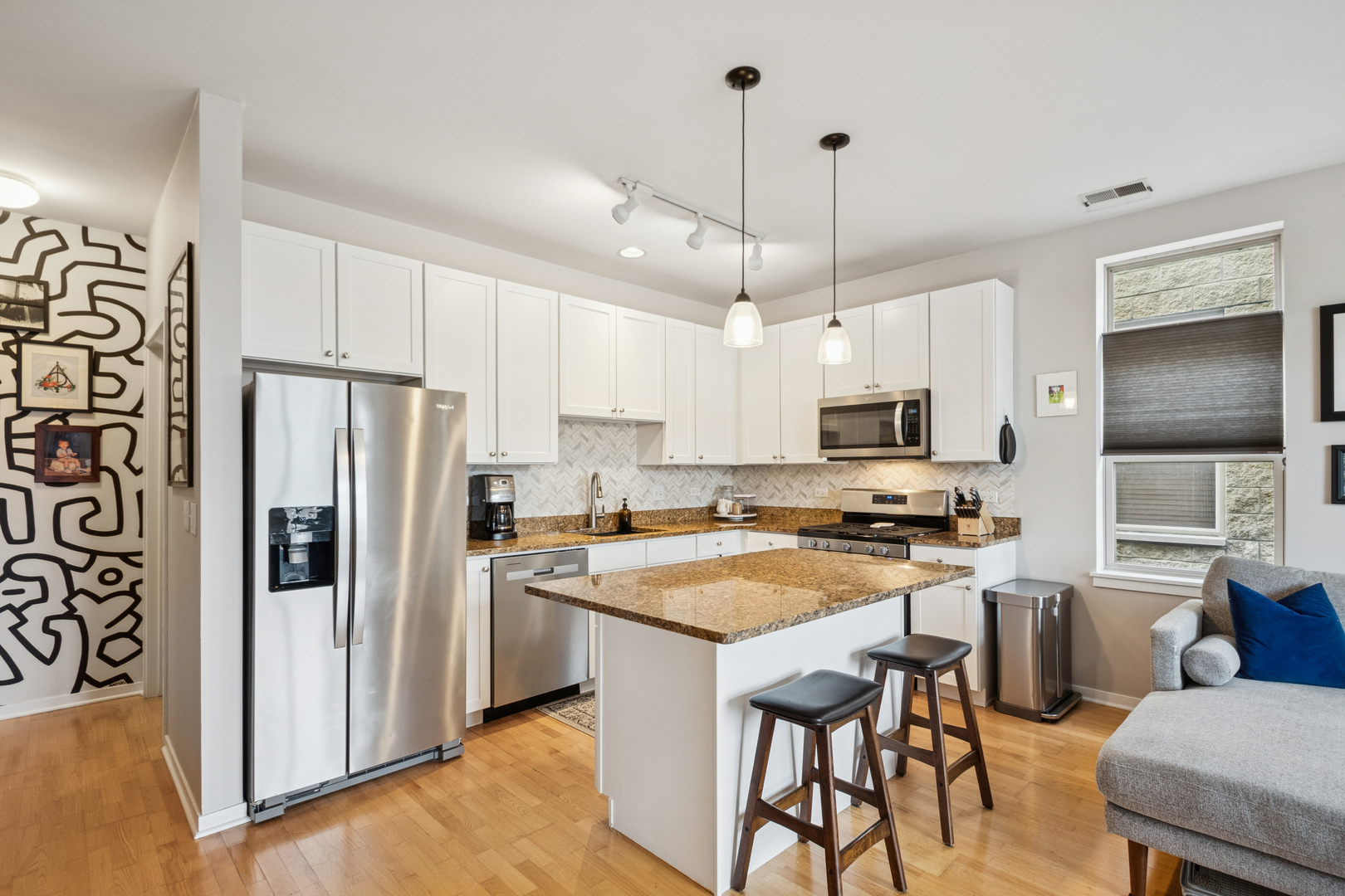 2923 N CLYBOURN Avenue Unit: 403