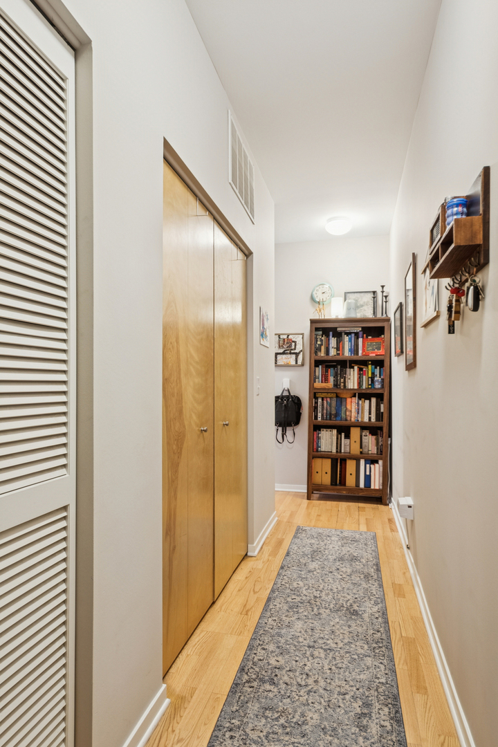 2923 N CLYBOURN Avenue Unit: 403