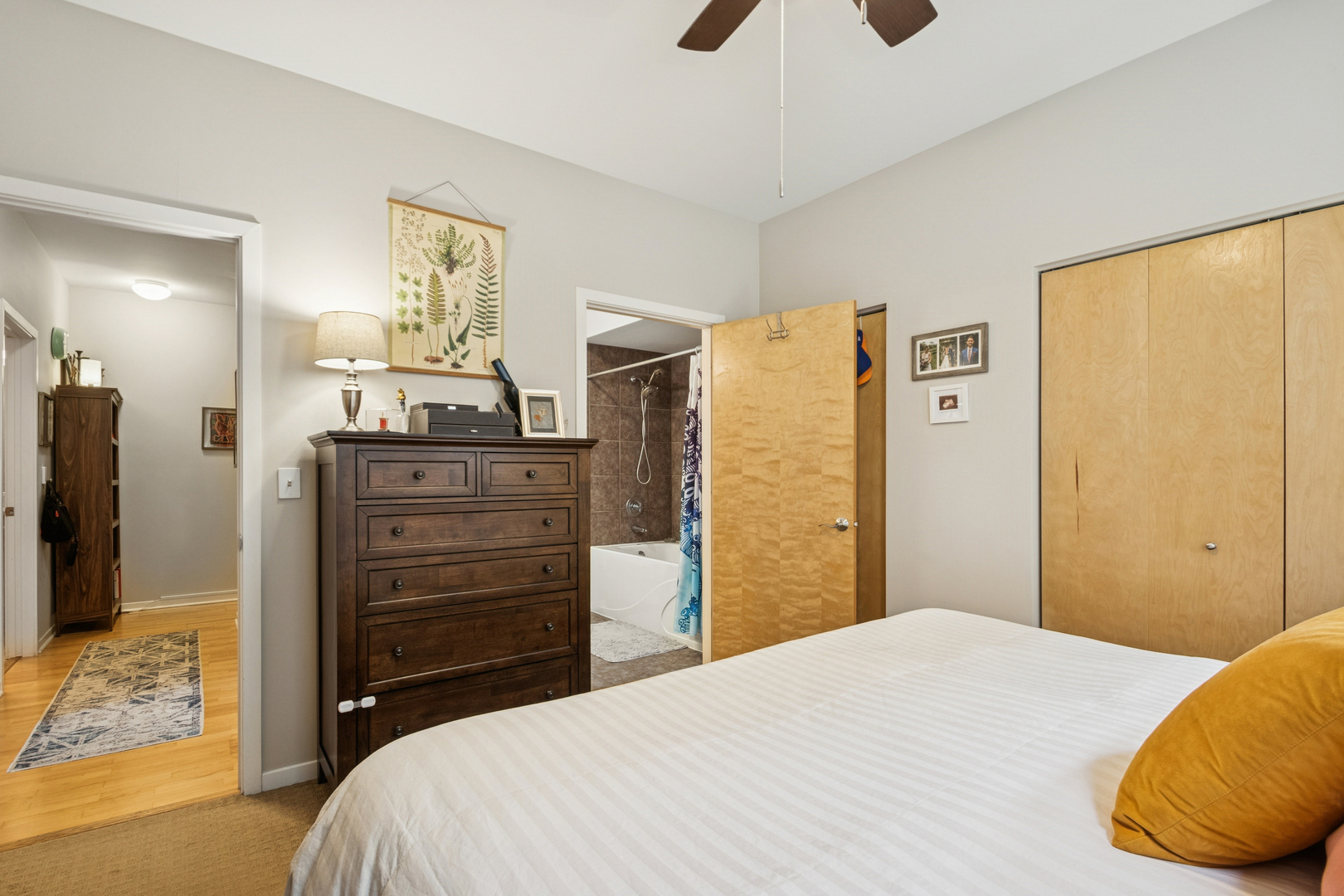 2923 N CLYBOURN Avenue Unit: 403