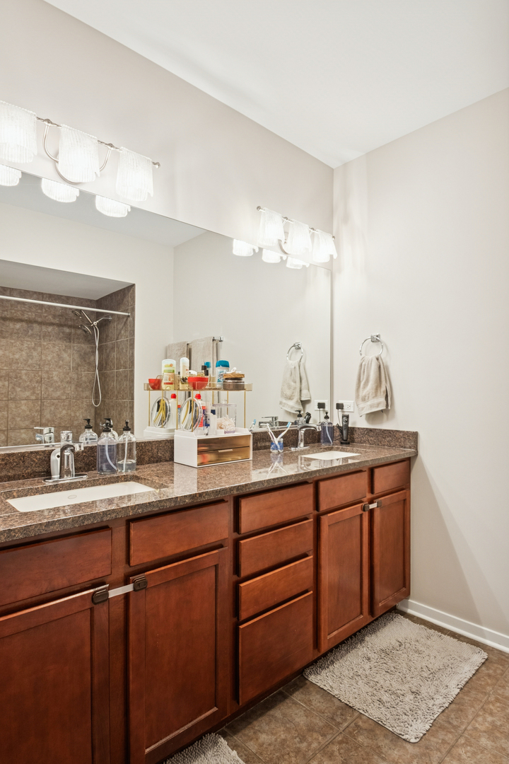 2923 N CLYBOURN Avenue Unit: 403