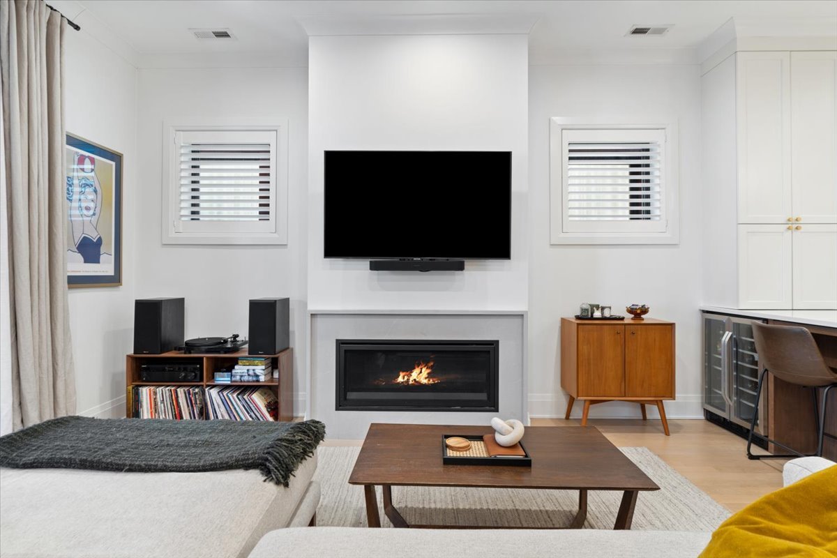 2727 N Kenmore Avenue Unit: 3