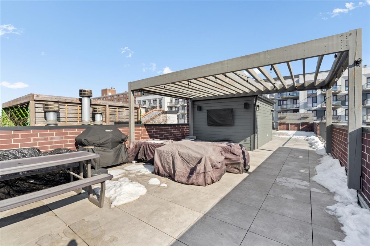 2727 N Kenmore Avenue Unit: 3