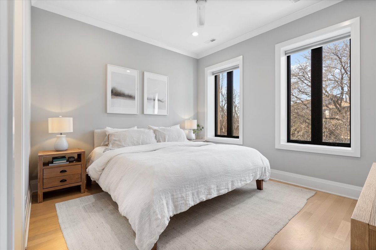2727 N Kenmore Avenue Unit: 3