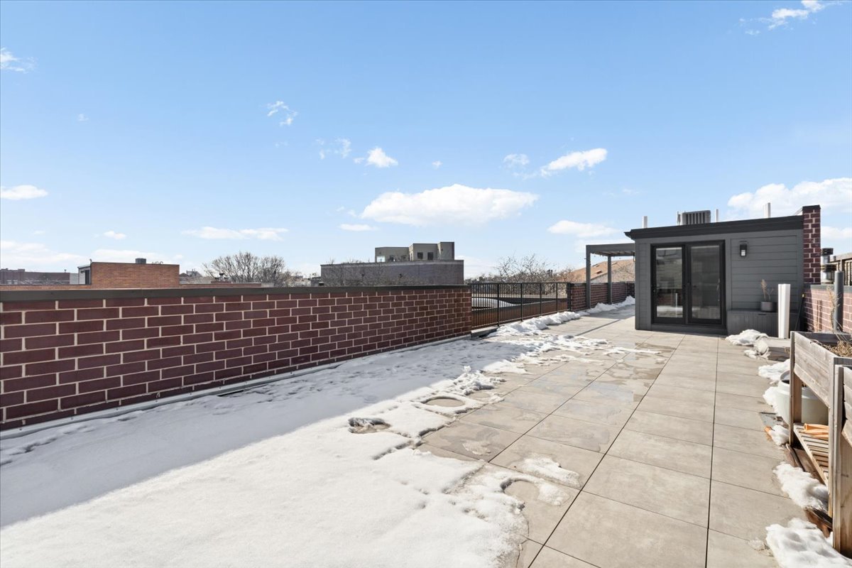 2727 N Kenmore Avenue Unit: 3