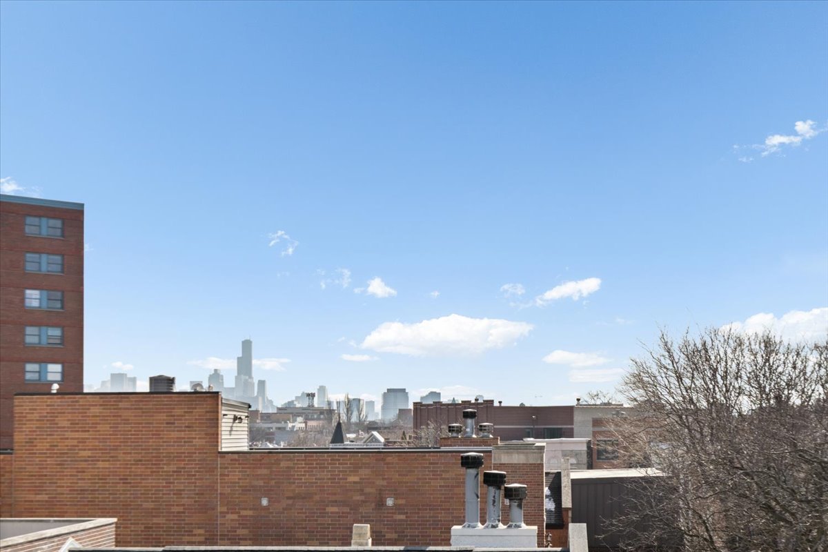 2727 N Kenmore Avenue Unit: 3