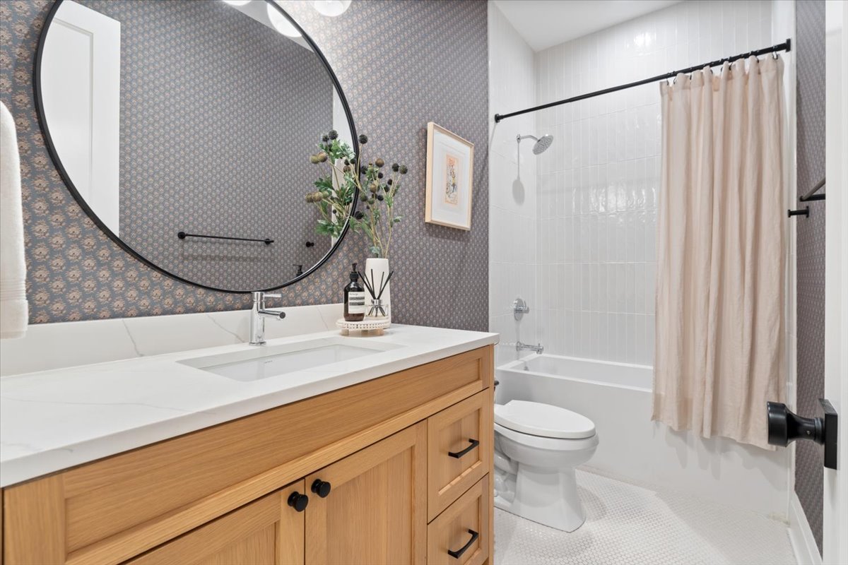 2727 N Kenmore Avenue Unit: 3