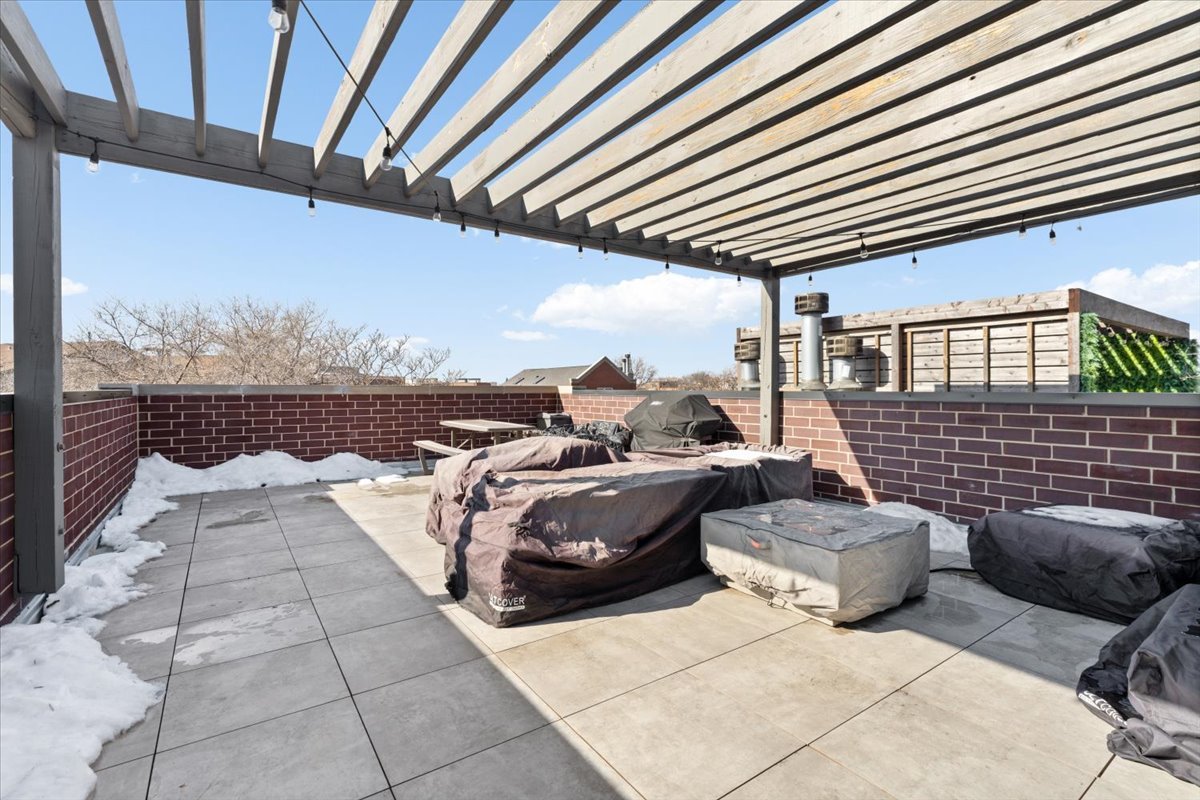 2727 N Kenmore Avenue Unit: 3