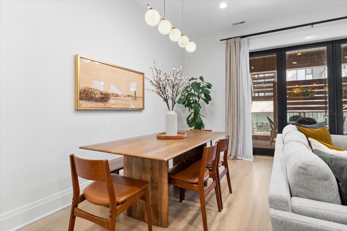 2727 N Kenmore Avenue Unit: 3