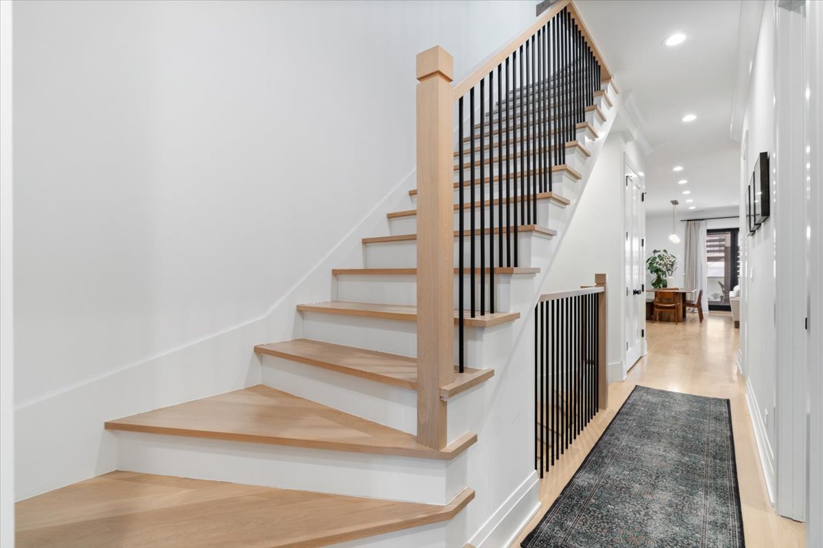 2727 N Kenmore Avenue Unit: 3