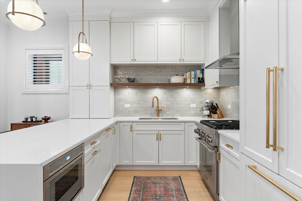 2727 N Kenmore Avenue Unit: 3