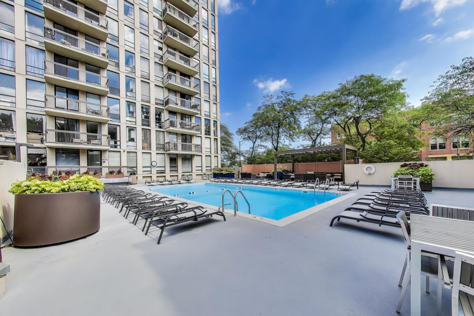 1660 N La Salle Drive Unit: 2502