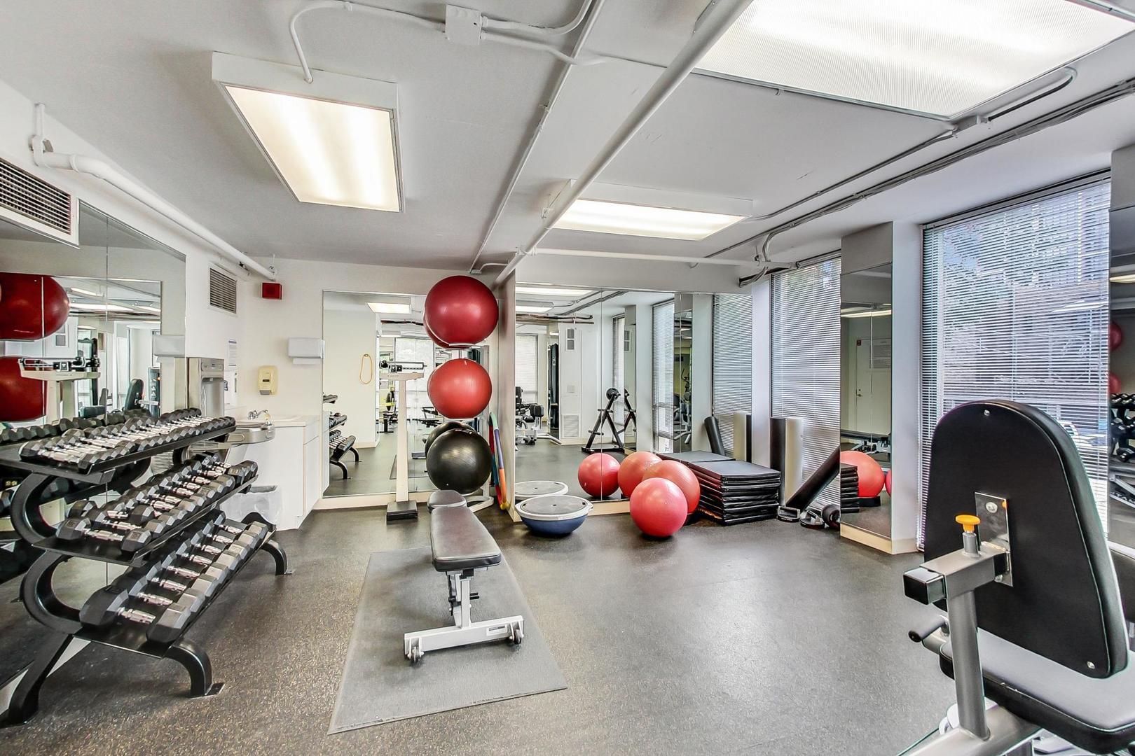 1660 N La Salle Drive Unit: 2502
