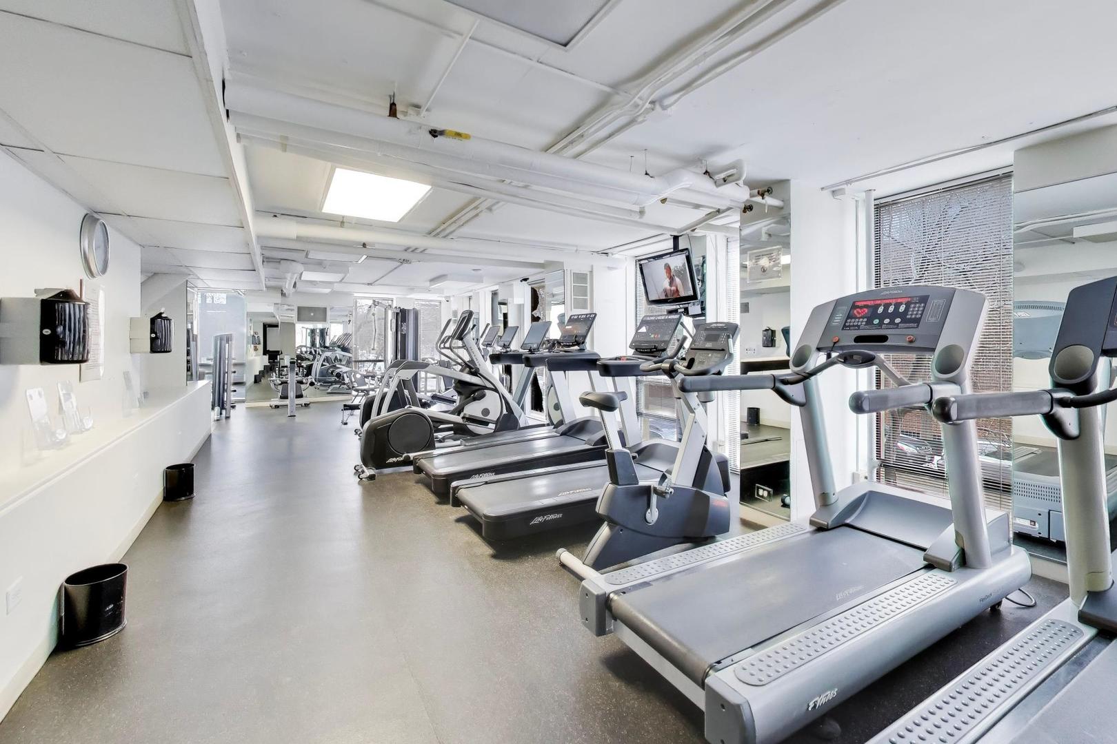 1660 N La Salle Drive Unit: 2502