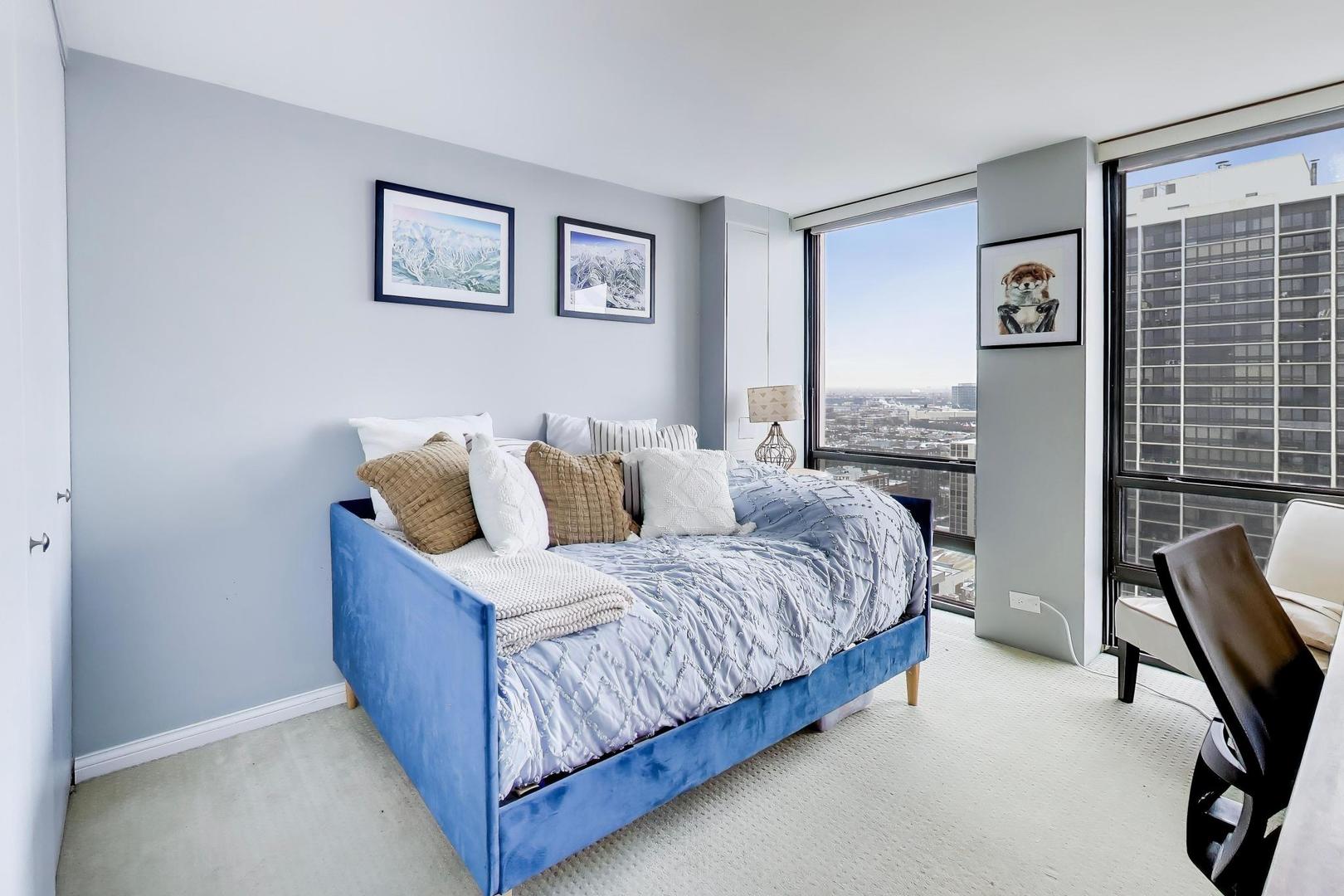 1660 N La Salle Drive Unit: 2502