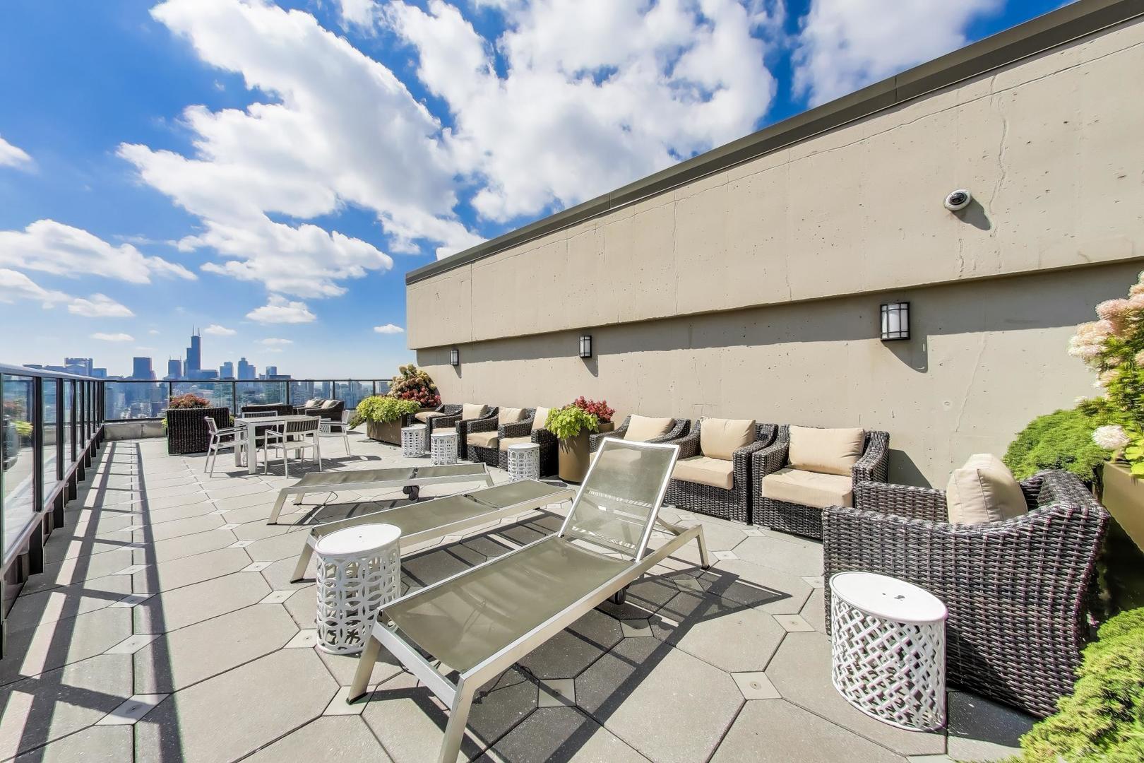 1660 N La Salle Drive Unit: 2502