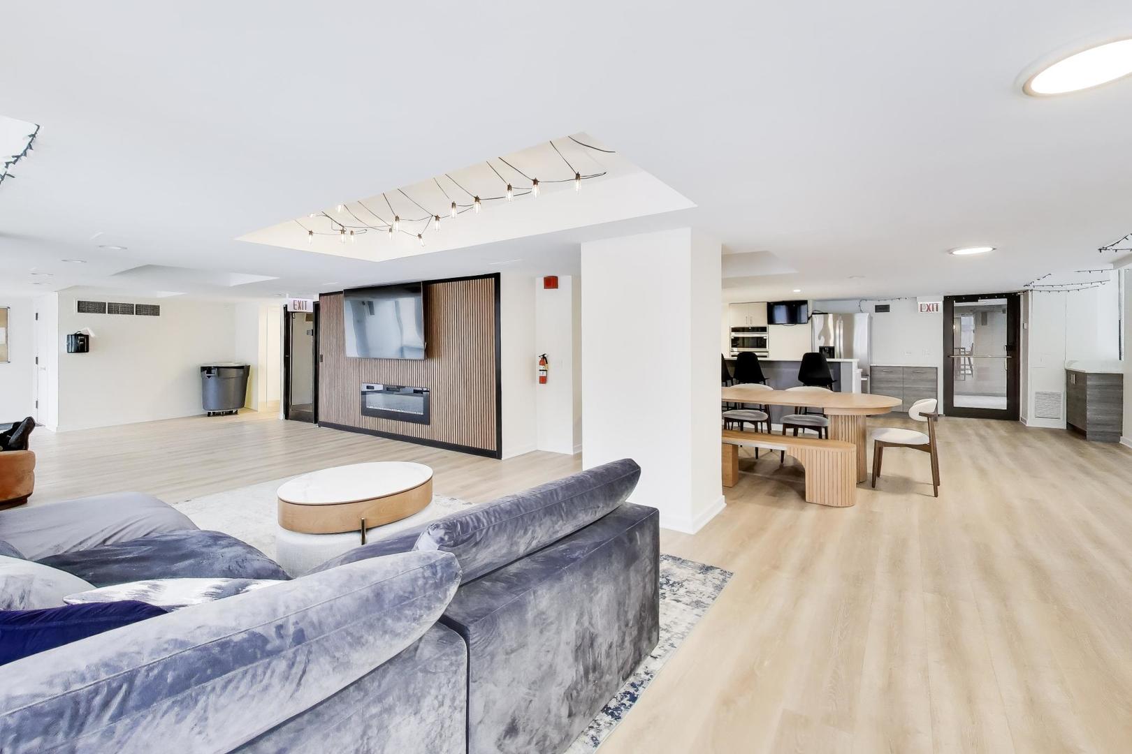 1660 N La Salle Drive Unit: 2502