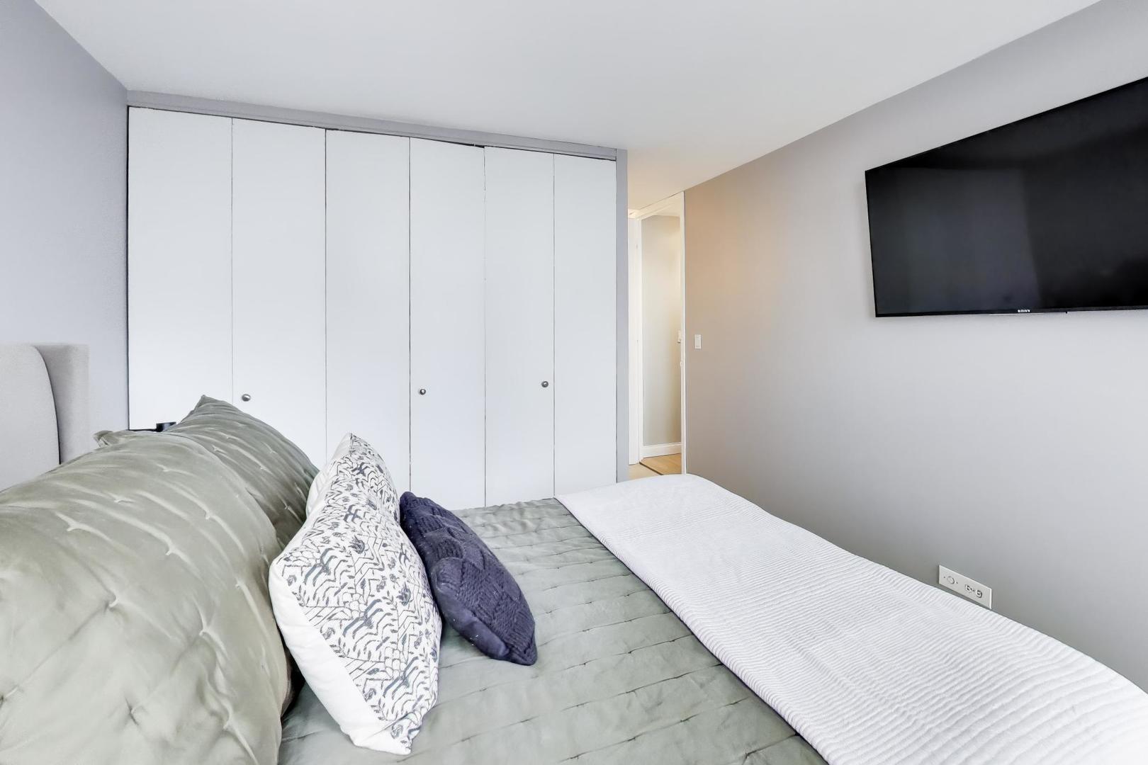 1660 N La Salle Drive Unit: 2502