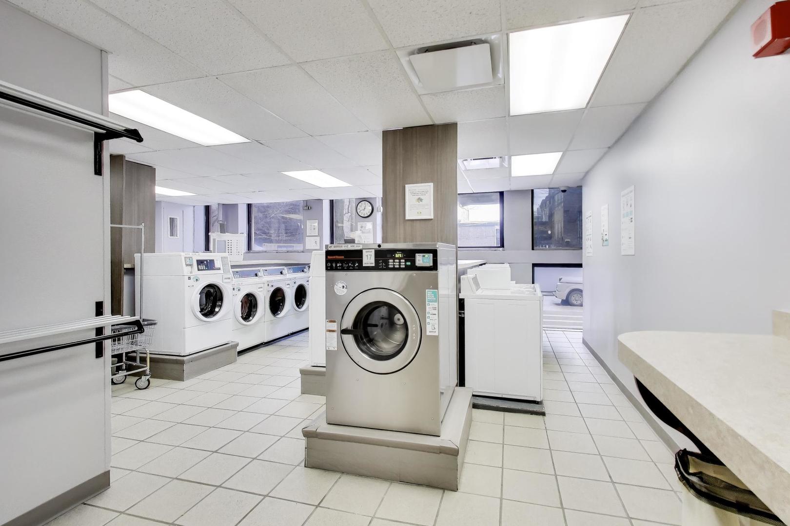 1660 N La Salle Drive Unit: 2502
