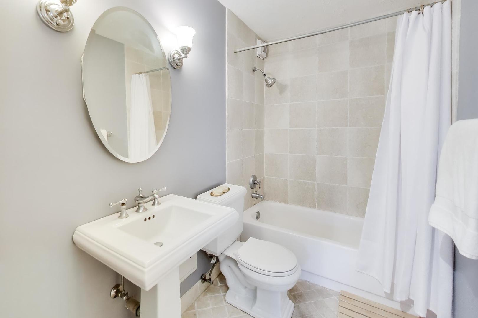 1660 N La Salle Drive Unit: 2502