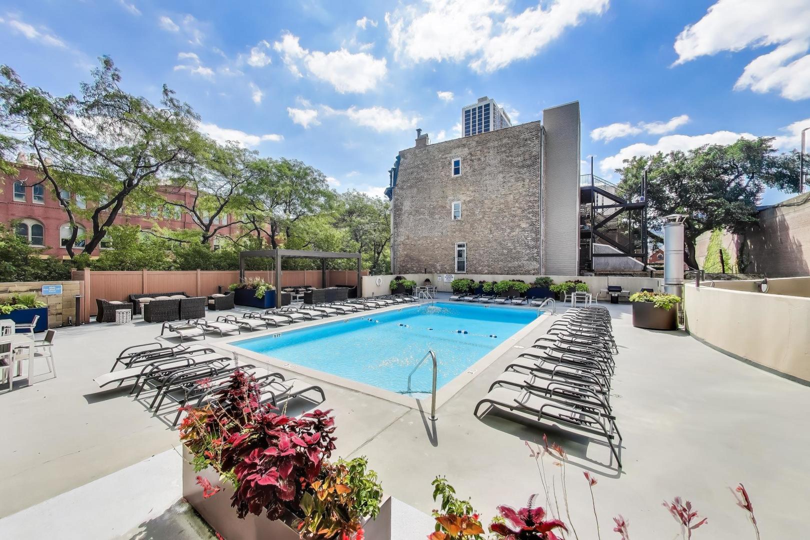 1660 N La Salle Drive Unit: 2502
