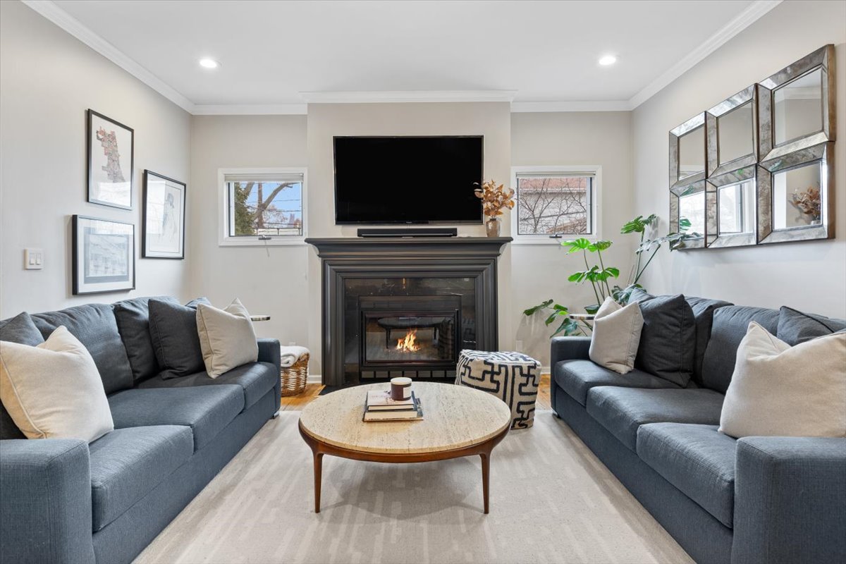 1708 W Byron Street