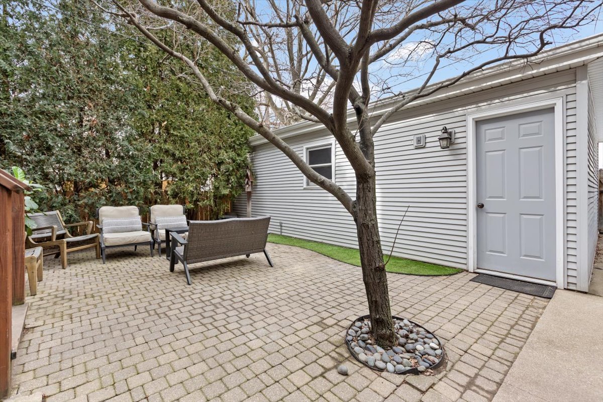 1708 W Byron Street