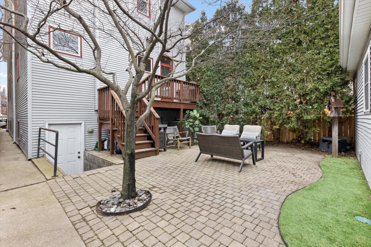 1708 W Byron Street