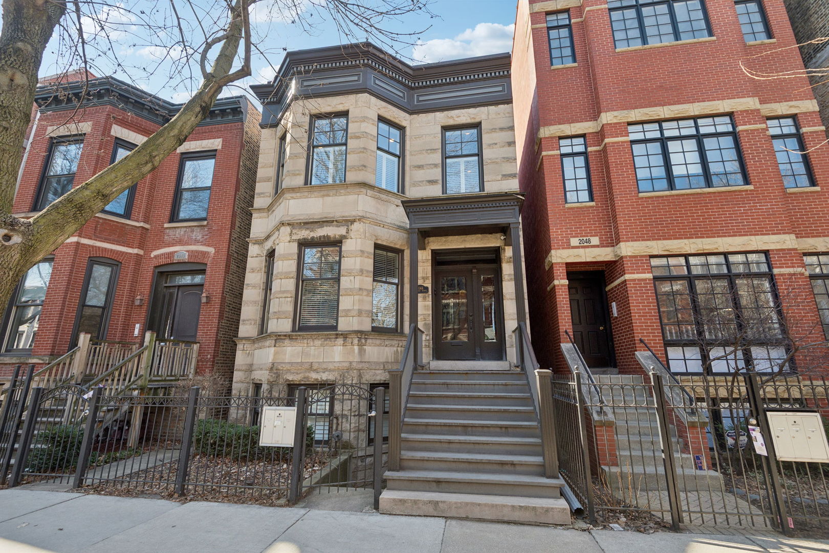 2044 N Sheffield Avenue Unit: 3