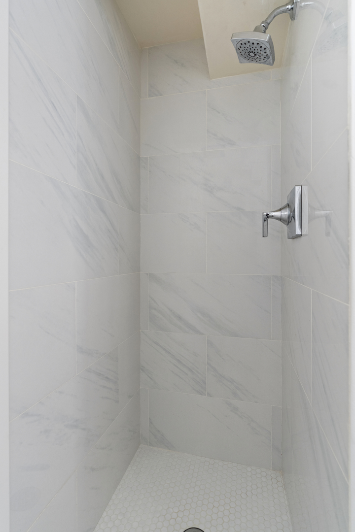 6041 W Gunnison Street