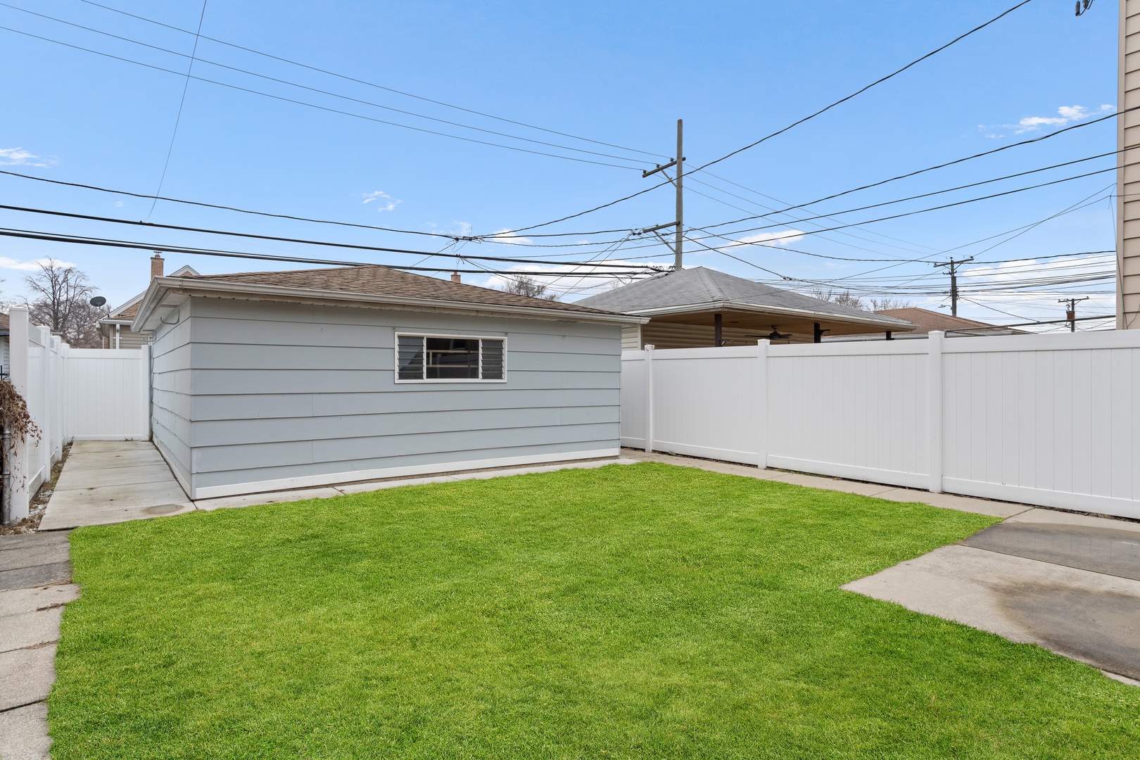 6041 W Gunnison Street