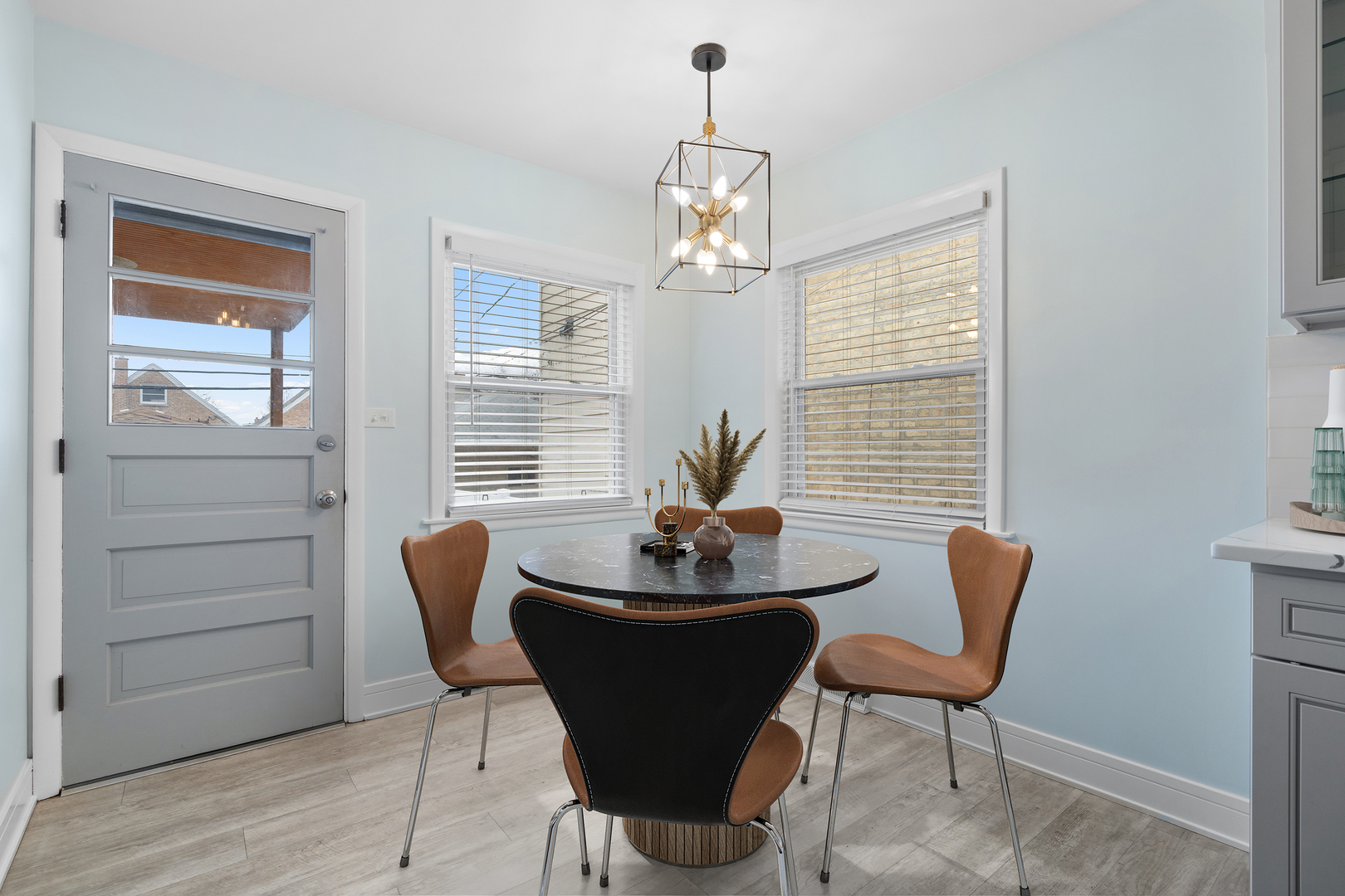 6041 W Gunnison Street