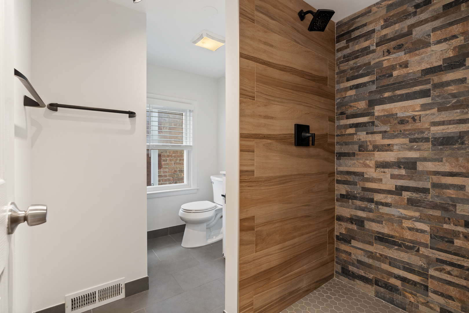 6041 W Gunnison Street