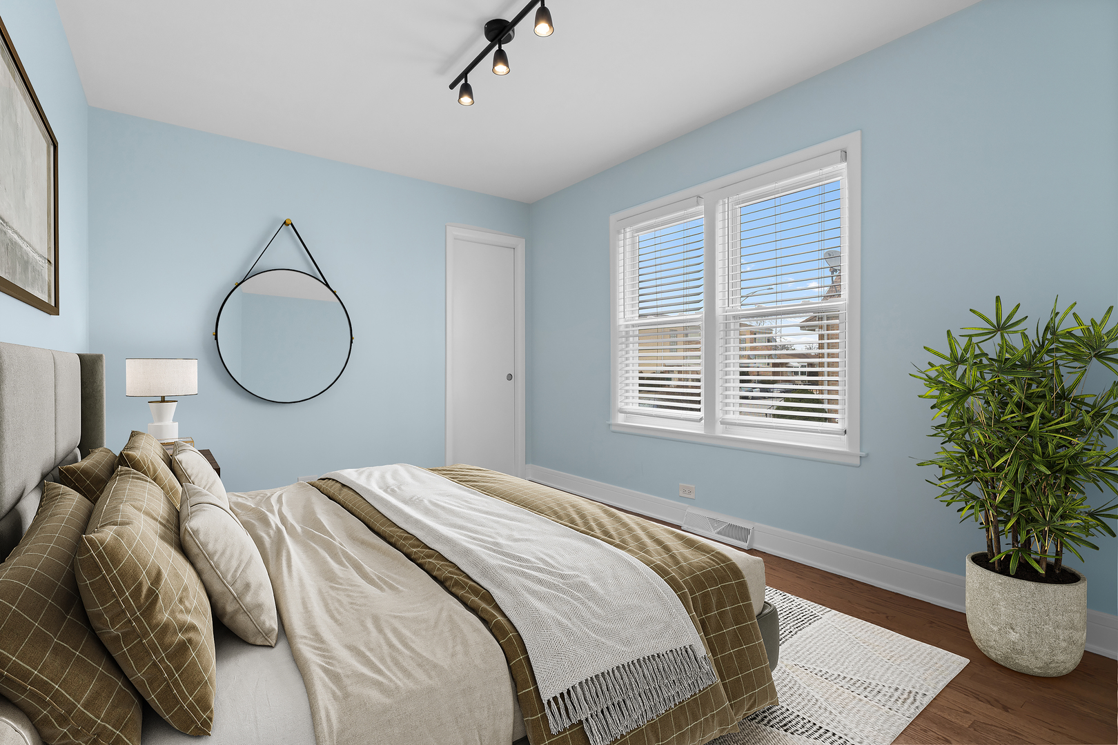 6041 W Gunnison Street