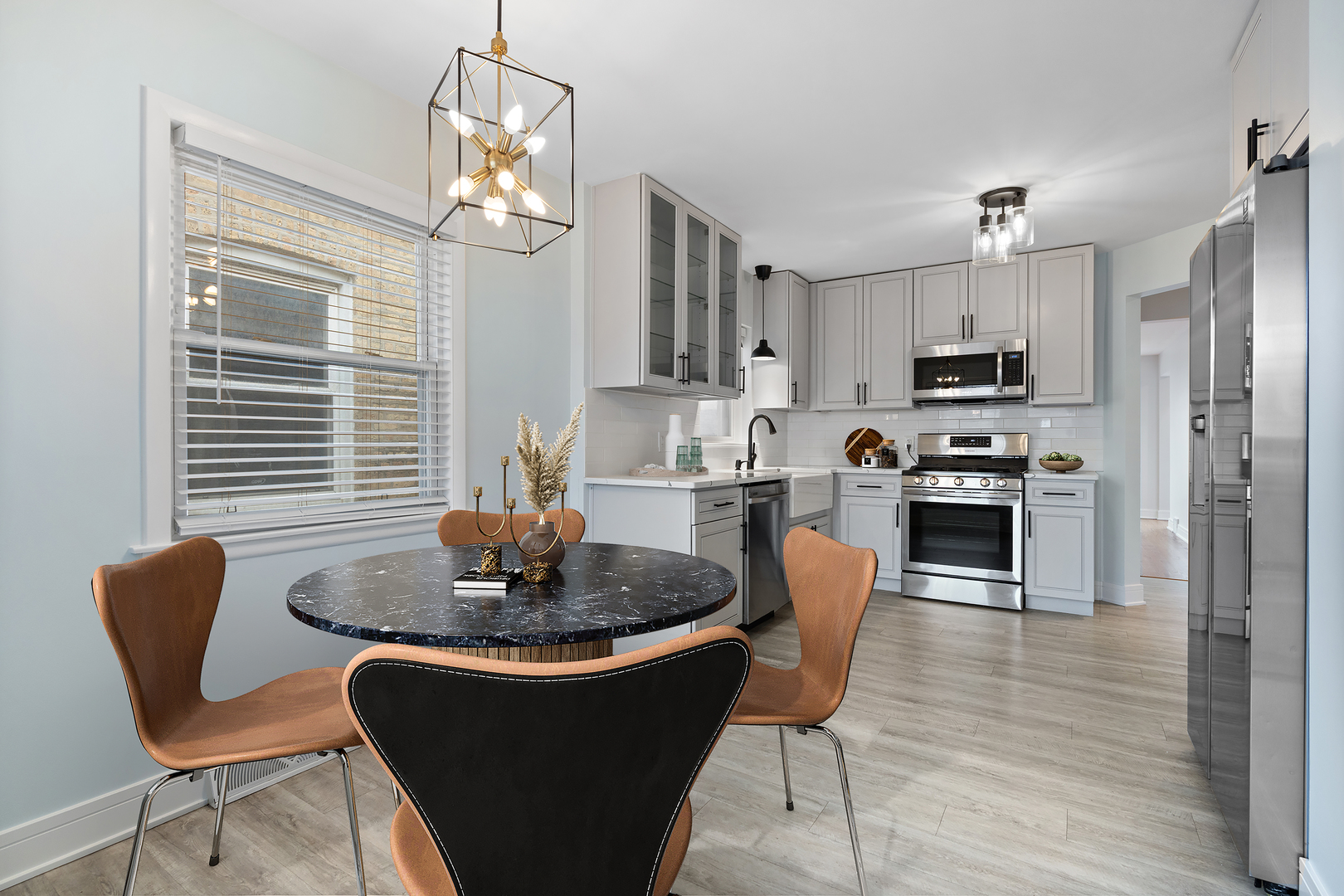 6041 W Gunnison Street