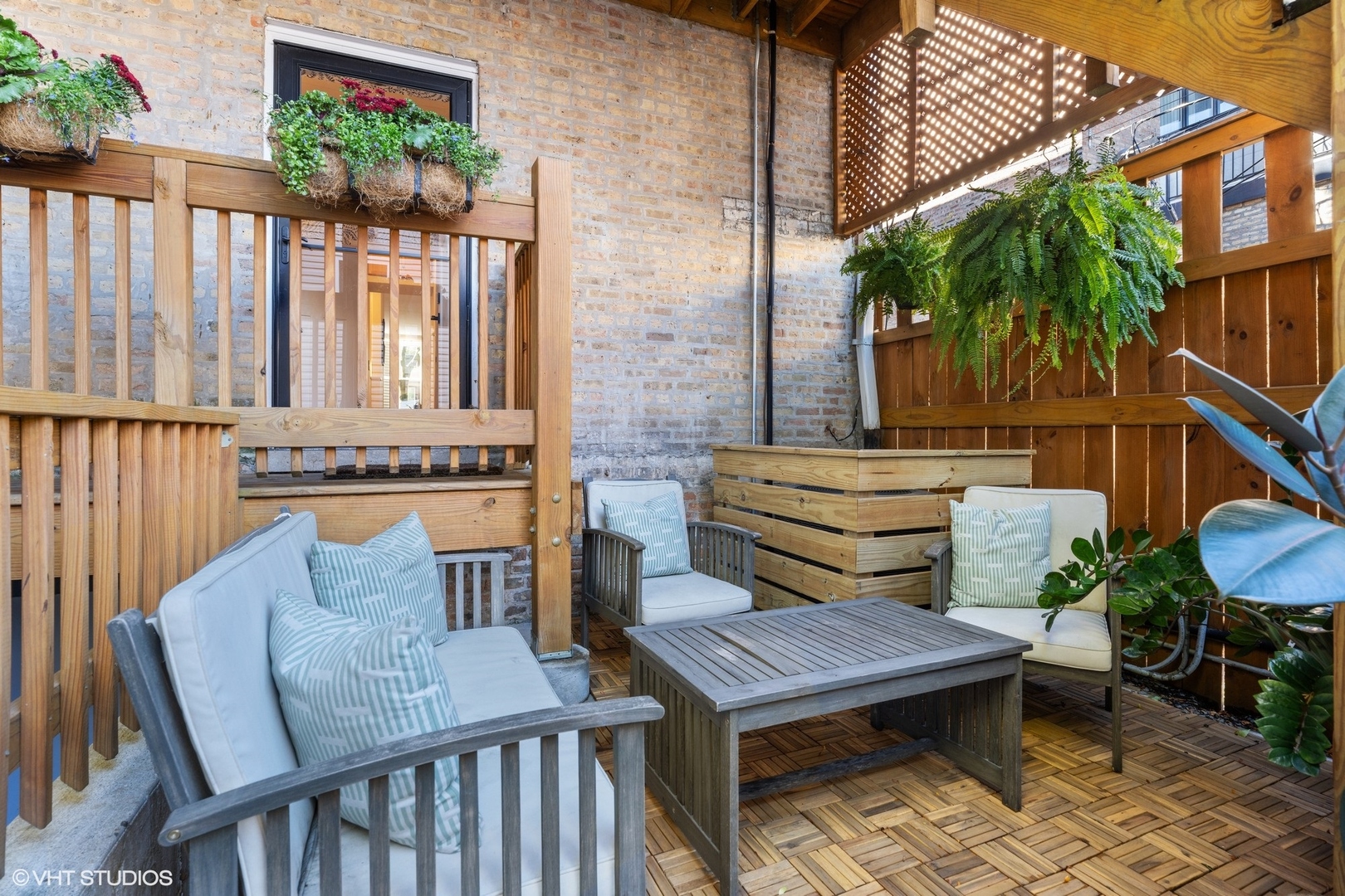 2343 N JANSSEN Avenue Unit: 1