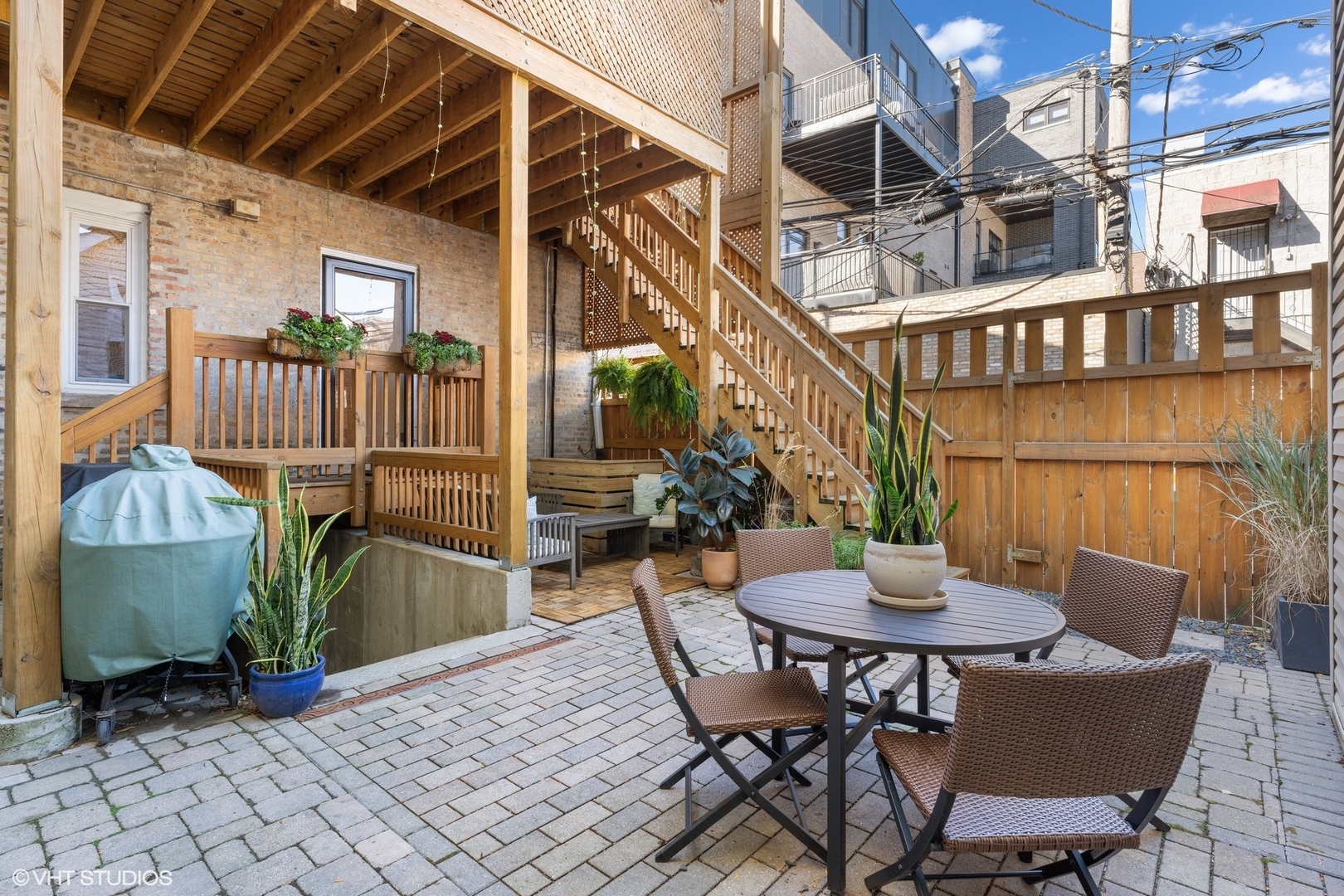 2343 N JANSSEN Avenue Unit: 1