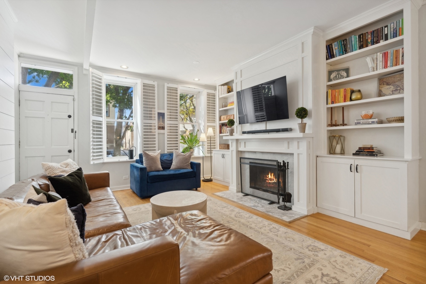 2343 N JANSSEN Avenue Unit: 1