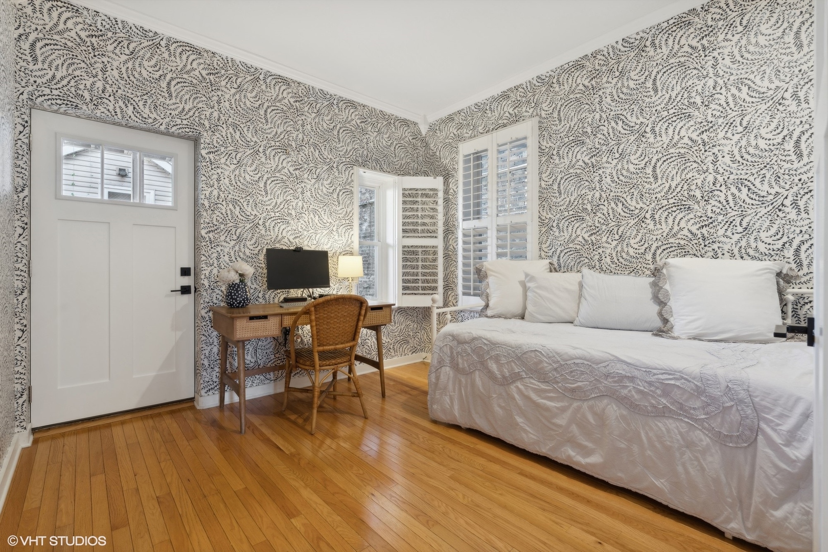 2343 N JANSSEN Avenue Unit: 1