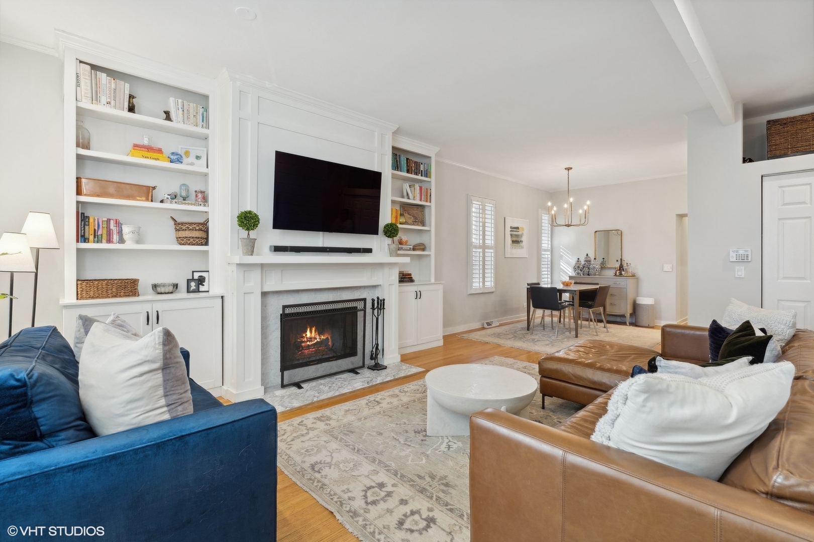 2343 N JANSSEN Avenue Unit: 1