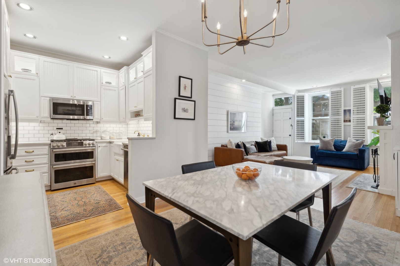 2343 N JANSSEN Avenue Unit: 1