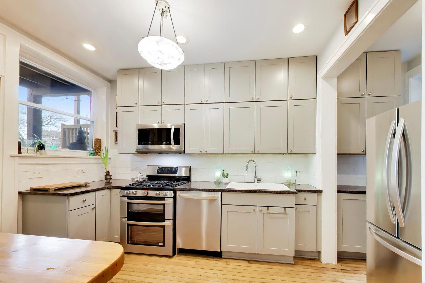 1324 W Albion Avenue Unit: 1E