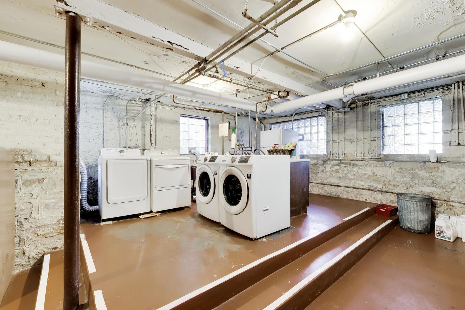 1324 W Albion Avenue Unit: 1E