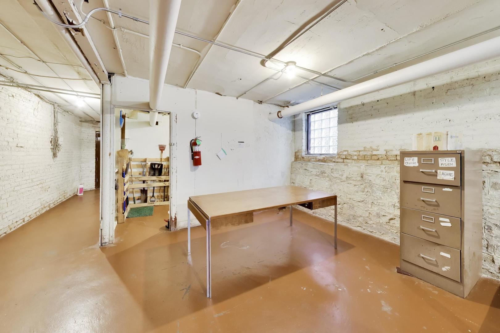 1324 W Albion Avenue Unit: 1E
